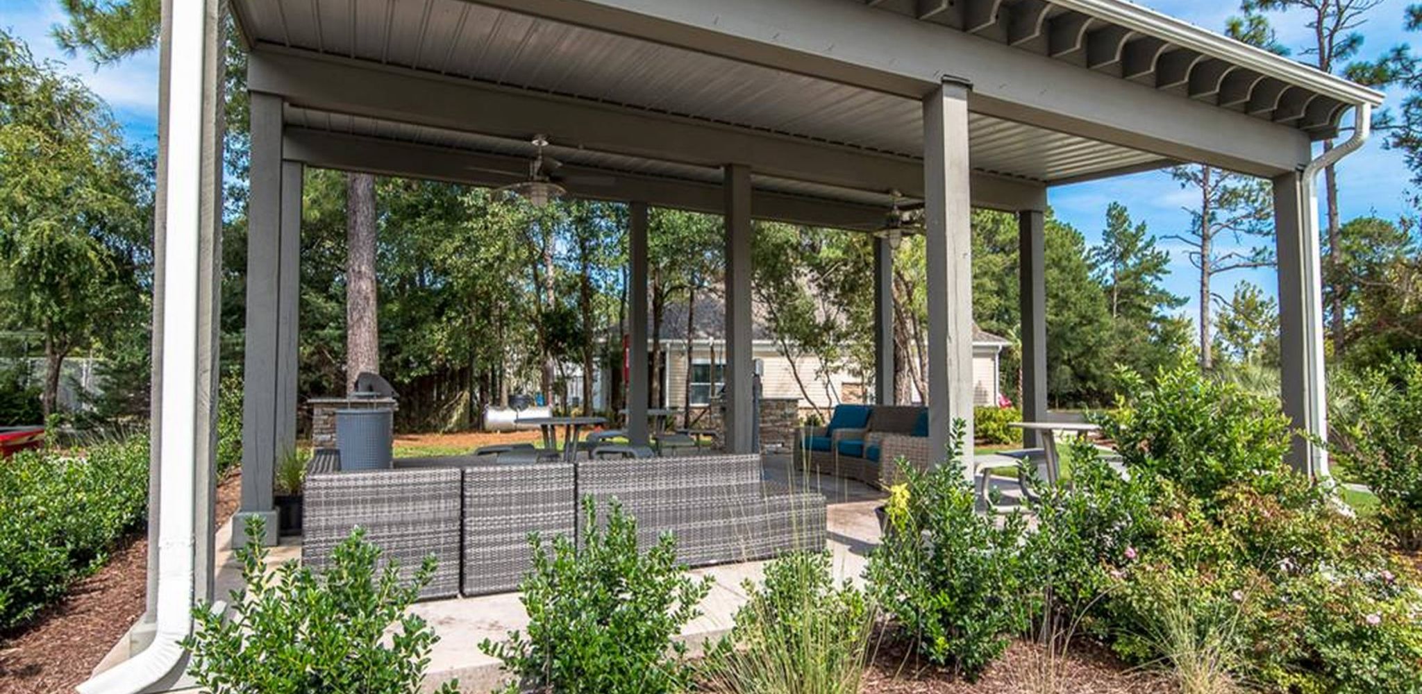 Hawthorne at New Centre outdoor lounge amenity area in Wilmington, NC